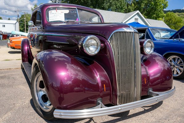 Wie kann man die Haftung von Autoreifen unter verschiedenen Bedingungen verbessern?